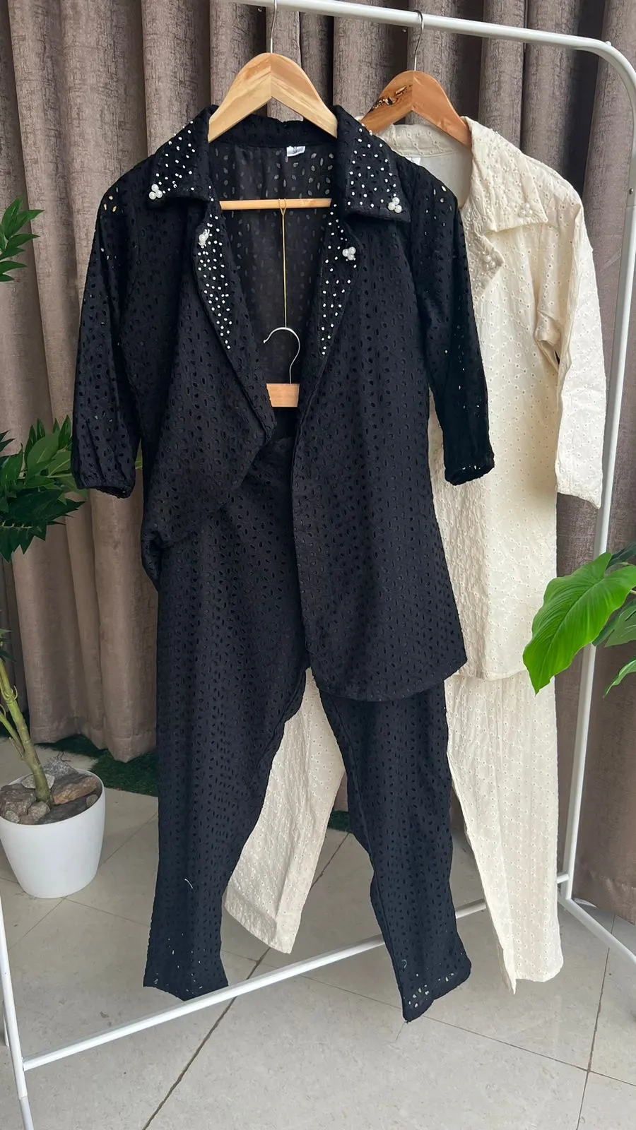 Black pearl worked coord set