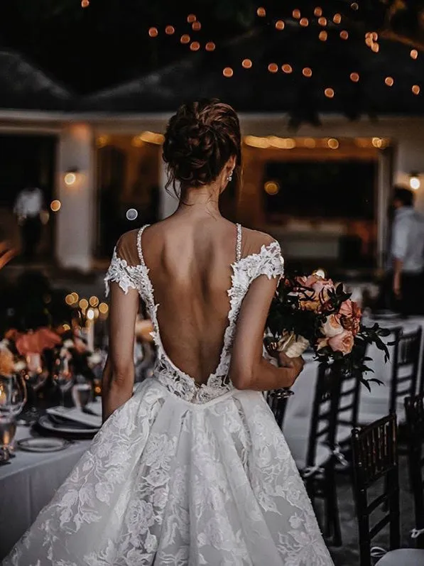 Elegant A-line Wedding Dresses Tulle Appliqued Bridal Gowns WD320