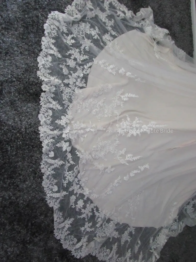 Essense of Australia D1999 size 12