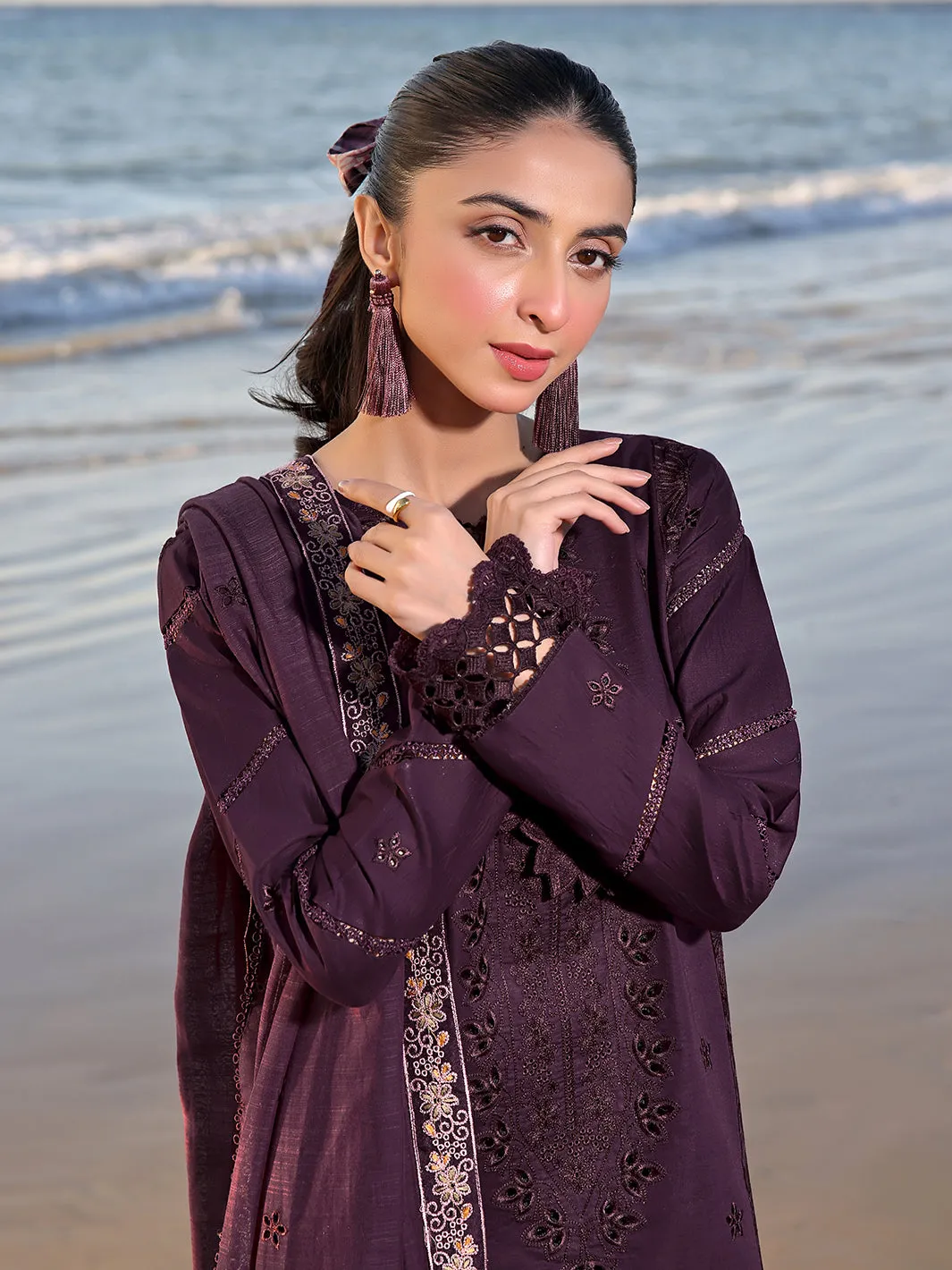 Izel | Saahil Signature Lawn 24 | CAIA